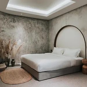 The Cara Boutique Κότα Κιναμπαλού