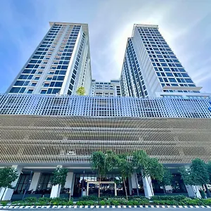 Centre @ The Shore By Casa Yolo Apartment